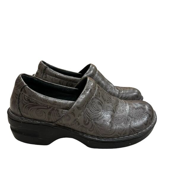 BOC Women's 7.5 Gray Floral Paisley Embossed Slip On Clogs Comfort Nurse Shoes* - Picture 1 of 7